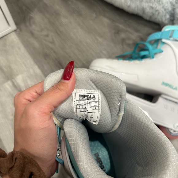 Impala RollerSkates - Picture 3 of 4